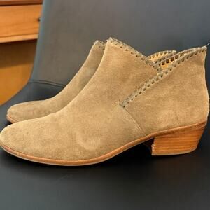Jack Rogers Sadie Suede Booties with leather piping and detail size 9.5 womens
